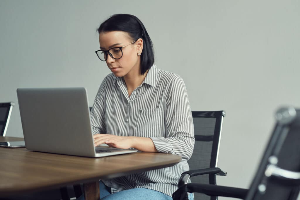 Woman sitting at her desk with a laptop